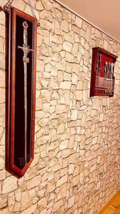 La Chambre Des Secrets Perougien Pérouges المظهر الخارجي الصورة
